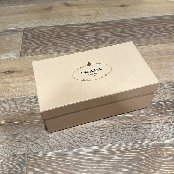 Prada patent leather black heels - Picture 9 of 14